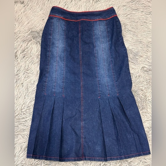 VEZUCCI Denim Jean Maxi Pleated Skirt Red Thread/Piping size 8 - Picture 4 of 4